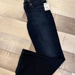 Lucky Brand Dark Indigo Women's Straight Leg Jeans length 30”